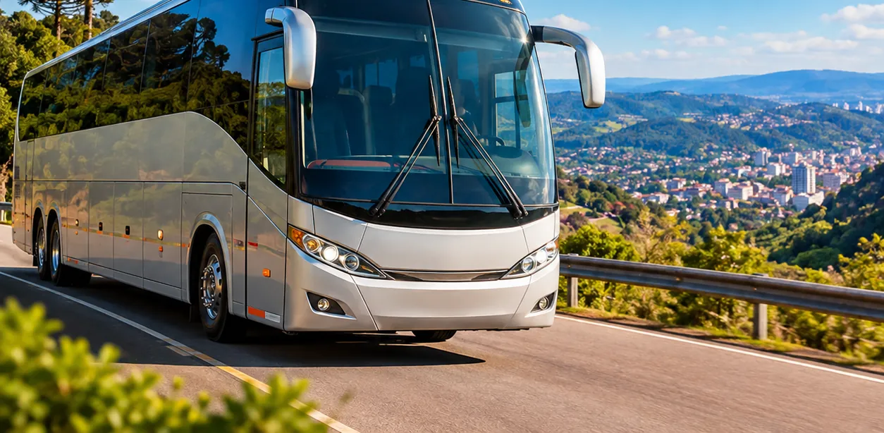 Ônibus de turismo das excursões de Caxias do Sul para a Praia da Pinheira