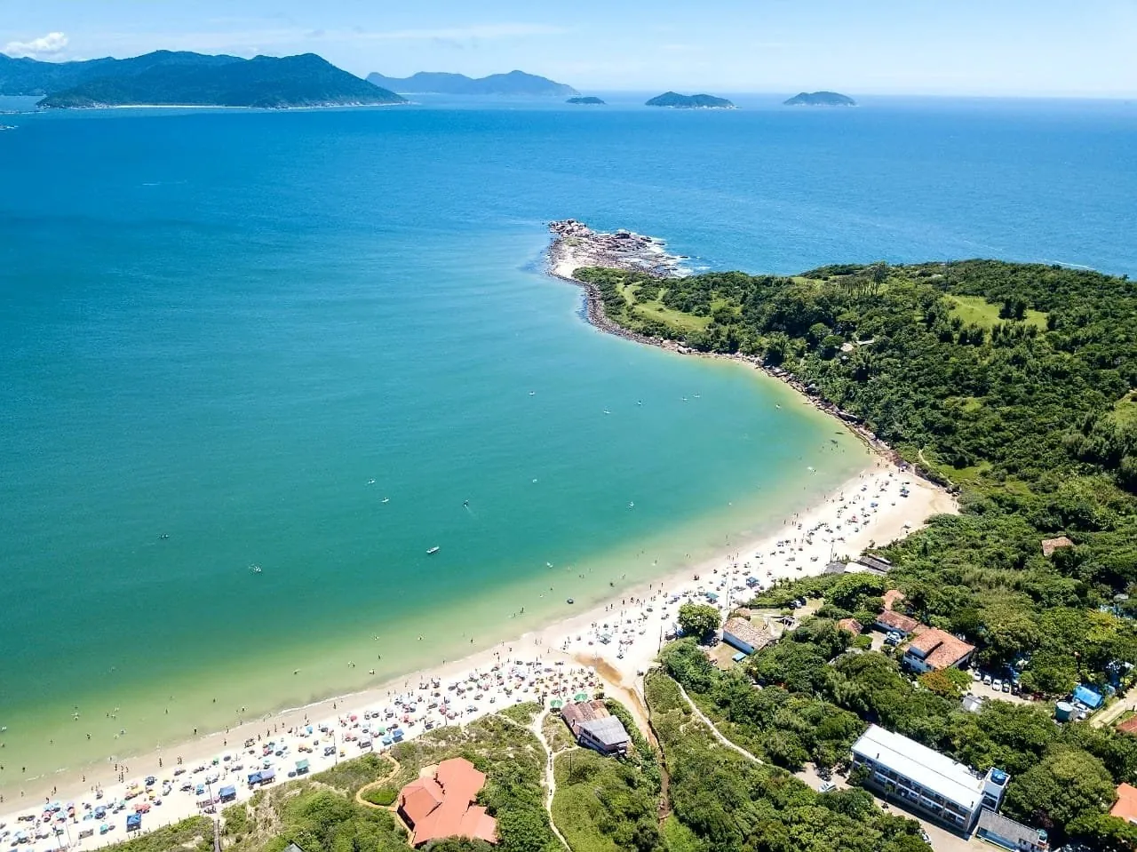 Vista aérea da Praia da Pinheira